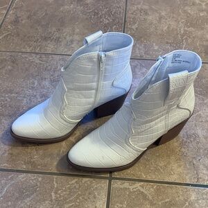 Sugar white western wear boots